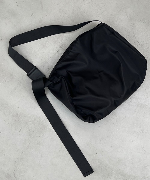 y/m（イム）の「スクエアナイロンショルダーBAG（ショルダーバッグ・レディース・ブラック・FREE）」の10枚目の写真