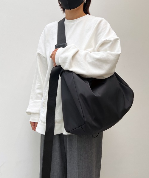 y/m（イム）の「スクエアナイロンショルダーBAG（ショルダーバッグ・レディース・ブラック・FREE）」の7枚目の写真