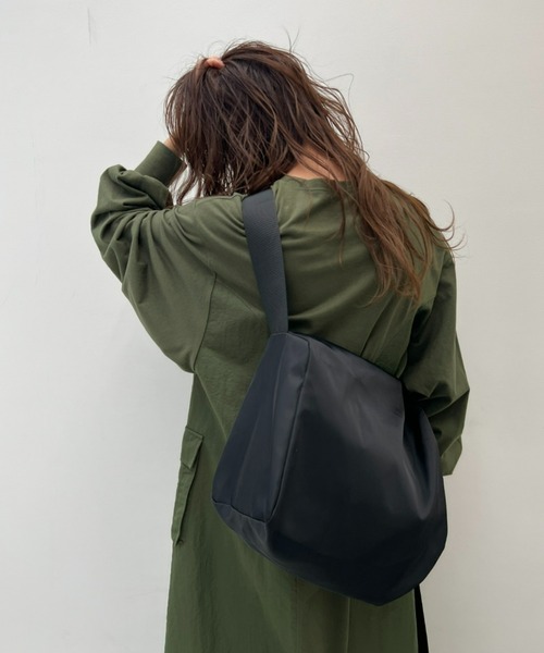 y/m（イム）の「スクエアナイロンショルダーBAG（ショルダーバッグ・レディース・ブラック・FREE）」の19枚目の写真