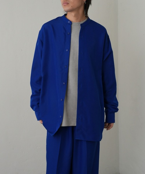 COLONY 2139（コロニートゥーワンスリーナイン）の「ドレープポリバンドカラー長袖シャツ（シャツ/ブラウス・メンズ・ブラック/アイボリー/ブルー・MEDIUM/LARGE）」の3枚目の写真