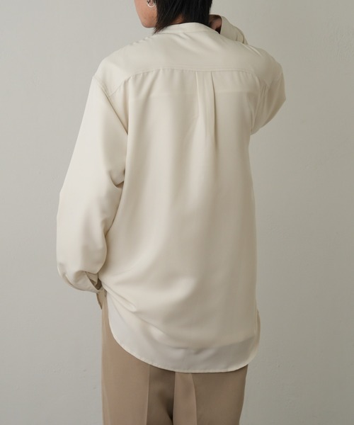 COLONY 2139（コロニートゥーワンスリーナイン）の「ドレープポリバンドカラー長袖シャツ（シャツ/ブラウス・メンズ・ブラック/アイボリー/ブルー・MEDIUM/LARGE）」の4枚目の写真