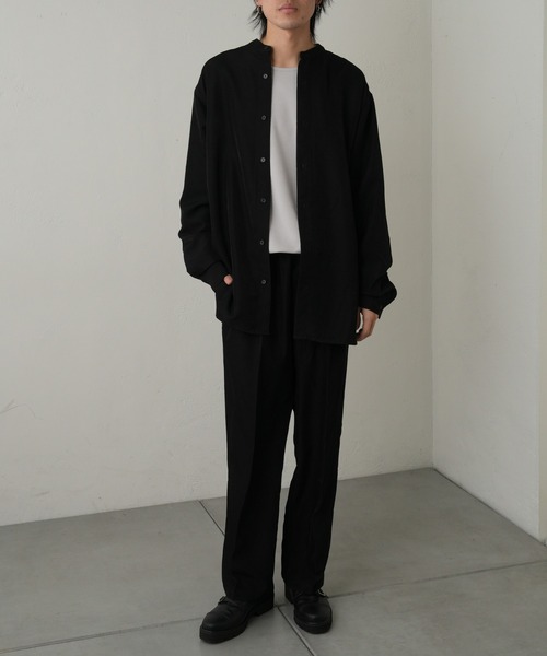 COLONY 2139（コロニートゥーワンスリーナイン）の「ドレープポリバンドカラー長袖シャツ（シャツ/ブラウス・メンズ・ブラック/アイボリー/ブルー・MEDIUM/LARGE）」の6枚目の写真