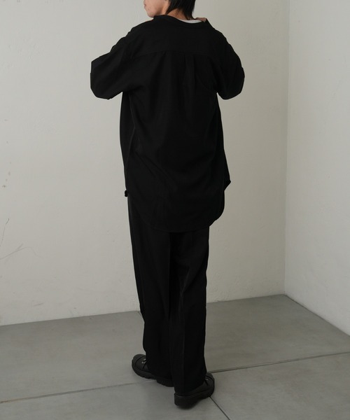 COLONY 2139（コロニートゥーワンスリーナイン）の「ドレープポリバンドカラー長袖シャツ（シャツ/ブラウス・メンズ・ブラック/アイボリー/ブルー・MEDIUM/LARGE）」の16枚目の写真