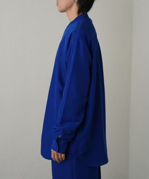 COLONY 2139（コロニートゥーワンスリーナイン）の「ドレープポリバンドカラー長袖シャツ（シャツ/ブラウス・メンズ・ブラック/アイボリー/ブルー・MEDIUM/LARGE）」の8枚目の写真