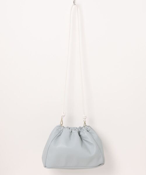 inter-chaussures(インターショシュール)の「【LISA CONTE】ソフトレザーハンドバッグ(Q36307)(ハンドバッグ・レディース・ブラック/ライトブルー・ALL)」の2枚目の写真