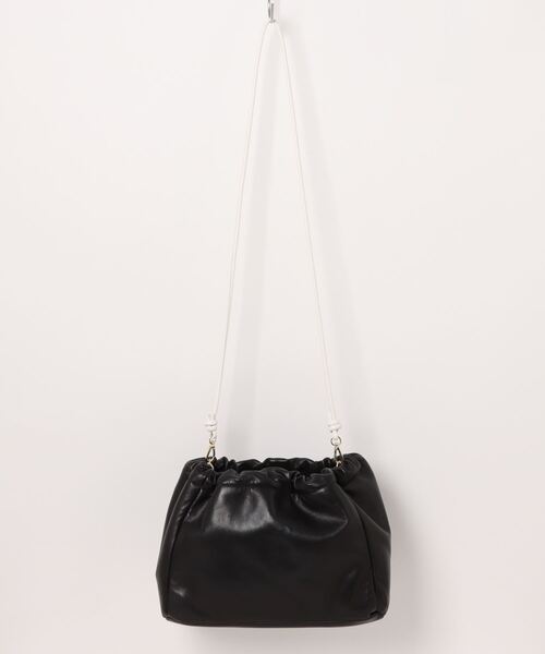 inter-chaussures(インターショシュール)の「【LISA CONTE】ソフトレザーハンドバッグ(Q36307)(ハンドバッグ・レディース・ブラック/ライトブルー・ALL)」の1枚目の写真