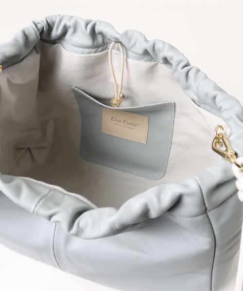 inter-chaussures(インターショシュール)の「【LISA CONTE】ソフトレザーハンドバッグ(Q36307)(ハンドバッグ・レディース・ブラック/ライトブルー・ALL)」の5枚目の写真