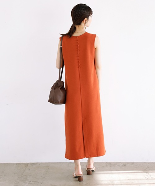 GeeRA(ジーラ)の「くるみボタンストレッチロングワンピース(ワンピース・レディース・ブルー/オレンジ/ブラック・LARGE/X-LARGE/SMALL/MEDIUM)」の15枚目の写真