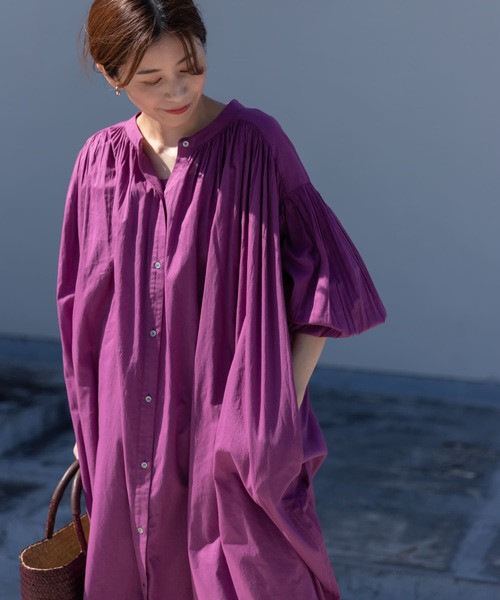 URBAN RESEARCH DOORS（アーバンリサーチドアーズ）の「『WEB/一部店舗限定カラー』コットンボイルギャザーワンピース（ワンピース・レディース・ブルー/イエロー/ネイビー/オフホワイト/パープル系その他・SMALL/MEDIUM）」の6枚目の写真