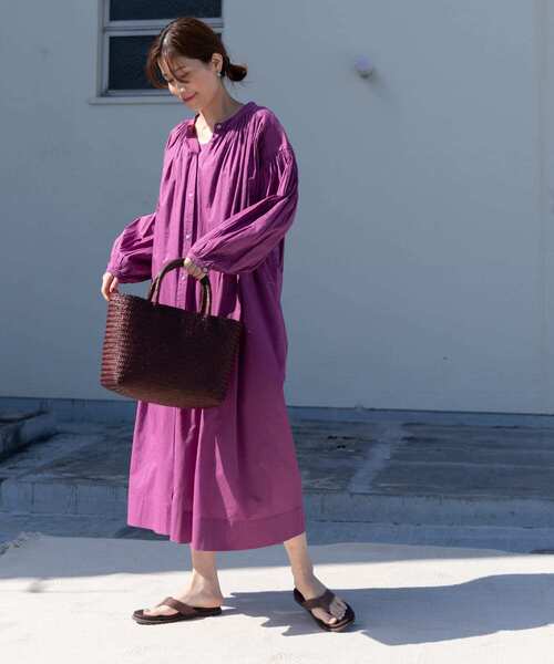 URBAN RESEARCH DOORS（アーバンリサーチドアーズ）の「『WEB/一部店舗限定カラー』コットンボイルギャザーワンピース（ワンピース・レディース・ブルー/イエロー/ネイビー/オフホワイト/パープル系その他・SMALL/MEDIUM）」の14枚目の写真