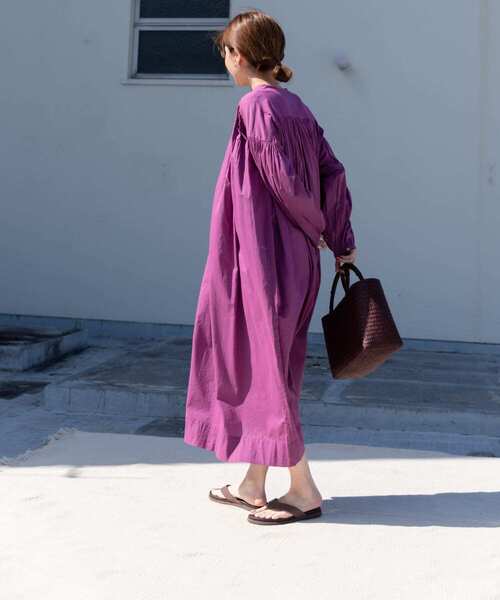 URBAN RESEARCH DOORS（アーバンリサーチドアーズ）の「『WEB/一部店舗限定カラー』コットンボイルギャザーワンピース（ワンピース・レディース・ブルー/イエロー/ネイビー/オフホワイト/パープル系その他・SMALL/MEDIUM）」の15枚目の写真