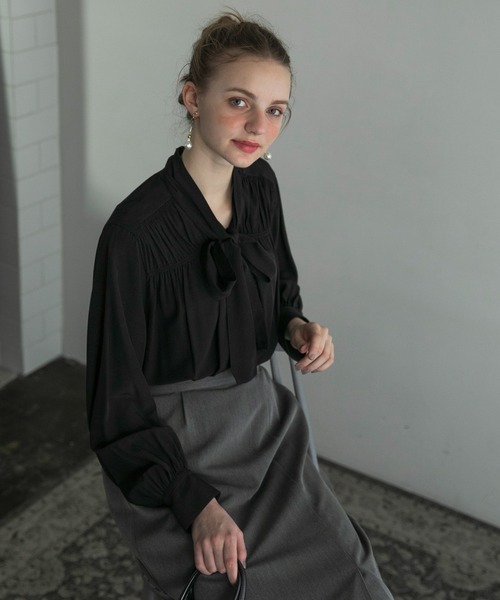 BONLECILL noir（ボンルシールノワール）の「【BONLECILL noir】2way ボリュームスリーブ ボウタイギャザーブラウス（シャツ/ブラウス・レディース・ブルー/オフホワイト/ブラック/ネイビー・FREE）」の14枚目の写真