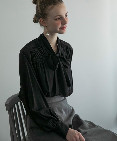 BONLECILL noir（ボンルシールノワール）の「【BONLECILL noir】2way ボリュームスリーブ ボウタイギャザーブラウス（シャツ/ブラウス・レディース・ブルー/オフホワイト/ブラック/ネイビー・FREE）」の15枚目の写真