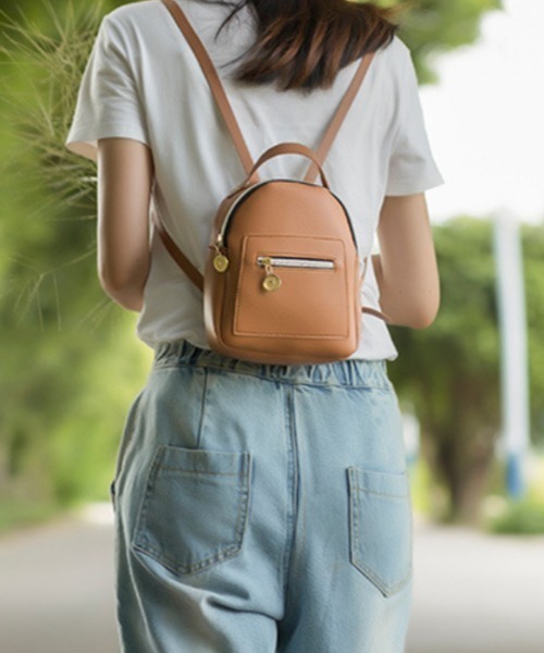 NiiNa(ニーナ)の「【NiiNa】ラウンドミニリュック(バックパック/リュック・レディース・ブラック/グレー/レッド/ピンク/ブラウン・FREE)」の4枚目の写真