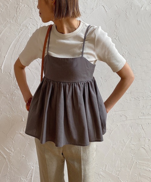 JUNOAH(ジュノア)の「リネン混キャミソールトップス(キャミソール・レディース・ブラック/アイボリー/モカ/チャコール/グレイッシュベージュ・MEDIUM/LARGE/X-LARGE)」の3枚目の写真