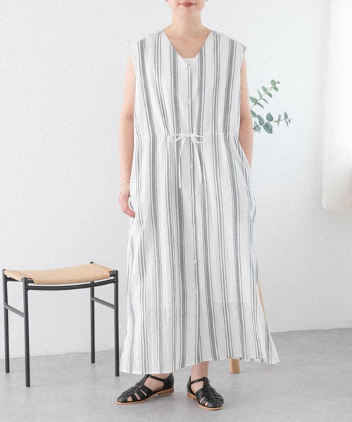 FORK&SPOON(フォークアンドスプーン)の「FORK&SPOON コットンドビーストライプワンピース(ワンピース・レディース・ホワイト/チャコールグレー・1/2)」の11枚目の写真