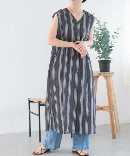 FORK&SPOON(フォークアンドスプーン)の「FORK&SPOON コットンドビーストライプワンピース(ワンピース・レディース・ホワイト/チャコールグレー・1/2)」の18枚目の写真