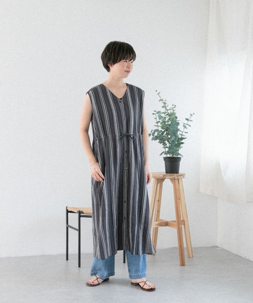 FORK&SPOON(フォークアンドスプーン)の「FORK&SPOON コットンドビーストライプワンピース(ワンピース・レディース・ホワイト/チャコールグレー・1/2)」の22枚目の写真