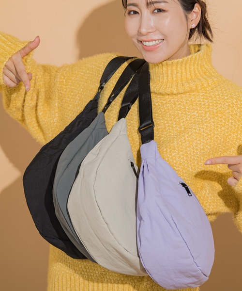 VICKY（ビッキー）の「【アクティブなお出かけに】防水防汚ショルダーボディBAG（ショルダーバッグ・レディース・グレー/オフホワイト/ブラック/パープル/イエロー/ピンク・FREE）」の4枚目の写真