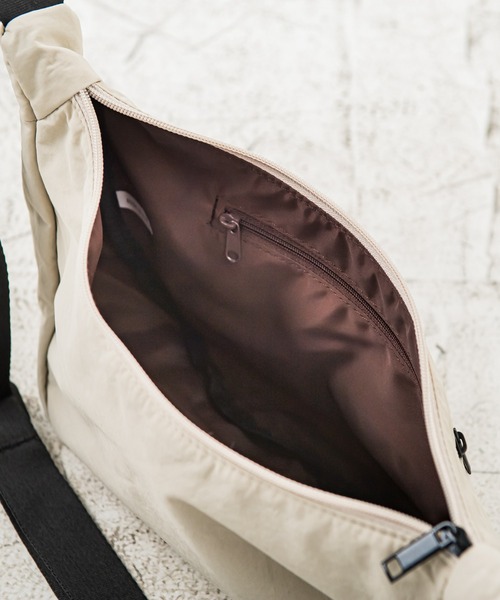 VICKY（ビッキー）の「【アクティブなお出かけに】防水防汚ショルダーボディBAG（ショルダーバッグ・レディース・グレー/オフホワイト/ブラック/パープル/イエロー/ピンク・FREE）」の21枚目の写真