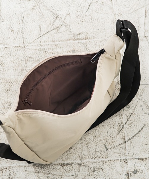 VICKY（ビッキー）の「【アクティブなお出かけに】防水防汚ショルダーボディBAG（ショルダーバッグ・レディース・グレー/オフホワイト/ブラック/パープル/イエロー/ピンク・FREE）」の22枚目の写真