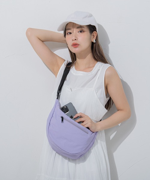 VICKY（ビッキー）の「【アクティブなお出かけに】防水防汚ショルダーボディBAG（ショルダーバッグ・レディース・グレー/オフホワイト/ブラック/パープル/イエロー/ピンク・FREE）」の8枚目の写真
