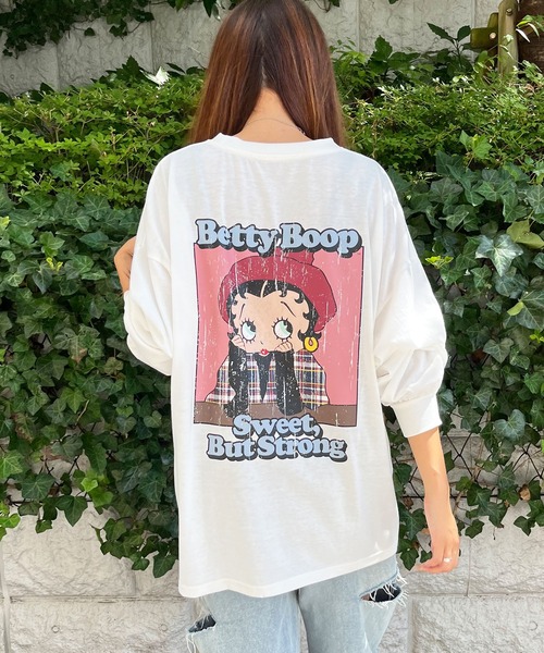 GLAMOROUS JANE(グラマラスジェーン)の「BETTYBOOPバックプリントロンT(Tシャツ/カットソー・レディース・チャコールグレー/ブラック/オフホワイト・FREE)」の4枚目の写真