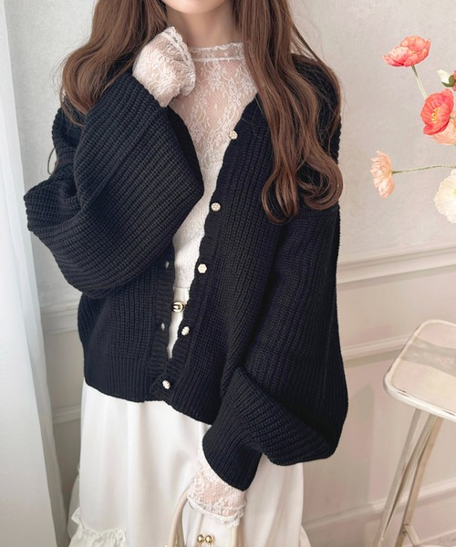 apres jour（アプレジュール）の「スカラップVネックカーディガン【ZOZOTOWN限定アイテム】（カーディガン/ボレロ・レディース・グレイッシュベージュ/ブラック/ライトピンク/オフホワイト・フリー/X-LARGE）」の2枚目の写真