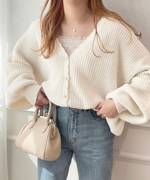 apres jour（アプレジュール）の「スカラップVネックカーディガン【ZOZOTOWN限定アイテム】（カーディガン/ボレロ・レディース・グレイッシュベージュ/ブラック/ライトピンク/オフホワイト・フリー/X-LARGE）」の13枚目の写真