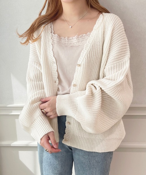 apres jour（アプレジュール）の「スカラップVネックカーディガン【ZOZOTOWN限定アイテム】（カーディガン/ボレロ・レディース・グレイッシュベージュ/ブラック/ライトピンク/オフホワイト・フリー/X-LARGE）」の8枚目の写真