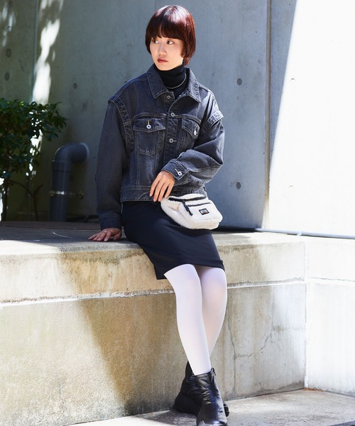 ELLEgirl(エルガール)の「ボアロゴウエストポーチ【ELLEgirl/エル ガール】(ボディバッグ/ウエストポーチ・レディース・アイボリー・FREE)」の2枚目の写真