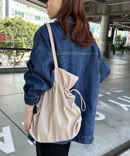 DISCOAT（ディスコート）の「【大容量/WEB限定】ドローコードサイドギャザートートバッグ《マチ付き》（トートバッグ・レディース・ブラック/ベージュ/シルバー・FREE）」の19枚目の写真