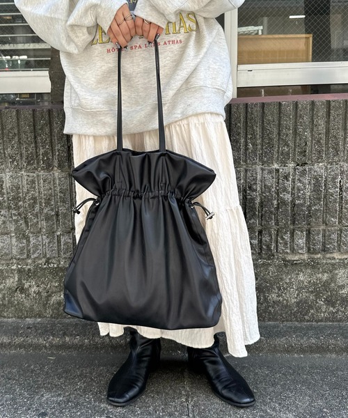 DISCOAT（ディスコート）の「【大容量/WEB限定】ドローコードサイドギャザートートバッグ《マチ付き》（トートバッグ・レディース・ブラック/ベージュ/シルバー・FREE）」の10枚目の写真