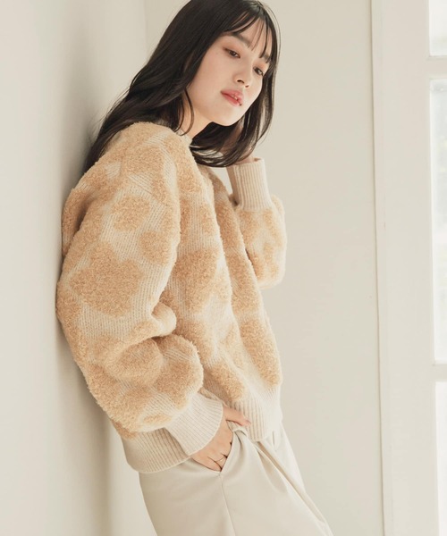 HEYUMM（ヘユム）の「クルーネックフラワージャガードセーター（ニット/セーター・レディース・ベージュ系その他/ブルー系その他/グレー系その他・ONE）」の5枚目の写真