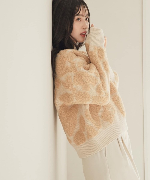 HEYUMM（ヘユム）の「クルーネックフラワージャガードセーター（ニット/セーター・レディース・ベージュ系その他/ブルー系その他/グレー系その他・ONE）」の6枚目の写真