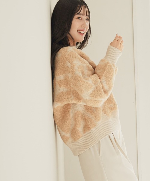 HEYUMM（ヘユム）の「クルーネックフラワージャガードセーター（ニット/セーター・レディース・ベージュ系その他/ブルー系その他/グレー系その他・ONE）」の7枚目の写真