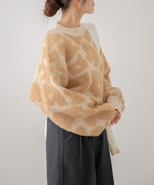 HEYUMM（ヘユム）の「クルーネックフラワージャガードセーター（ニット/セーター・レディース・ベージュ系その他/ブルー系その他/グレー系その他・ONE）」の15枚目の写真