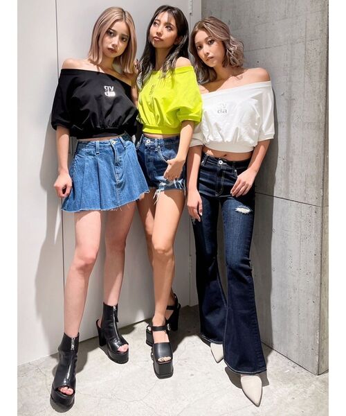 GYDA（ジェイダ）の「Square gyda エンボス オフショル トップス（Tシャツ/カットソー・レディース・オフホワイト/イエロー/ブラック・FREE）」の5枚目の写真