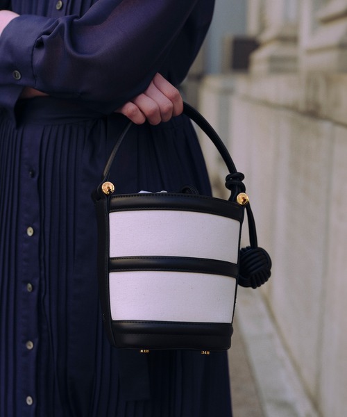 ROPE'（ロペ）の「Anna Canvas Bag （アンナ キャンバス バッグ）【ポーチ付き】【メディア掲載】（ハンドバッグ・レディース・ホワイト/ブラック・FREE）」の2枚目の写真