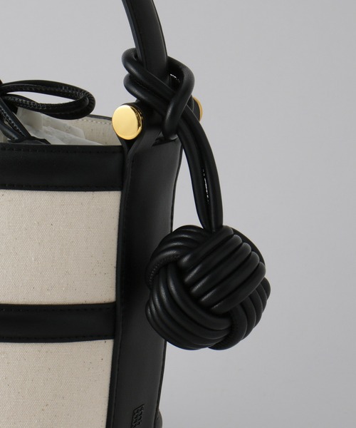 ROPE'（ロペ）の「Anna Canvas Bag （アンナ キャンバス バッグ）【ポーチ付き】【メディア掲載】（ハンドバッグ・レディース・ホワイト/ブラック・FREE）」の17枚目の写真