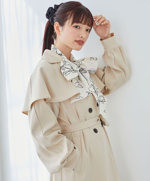 MAJESTIC LEGON（マジェスティックレゴン）の「【WEB限定XSサイズあり】ケープロングトレンチコート（トレンチコート・レディース・ベージュ/ブルー/アイボリー・X-SMALL/SMALL/MEDIUM）」の7枚目の写真