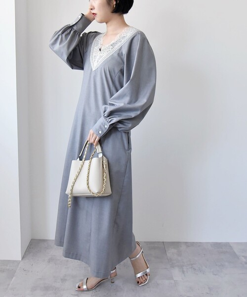 quaranciel(カランシエル)の「quaranciel:〈手洗い可能〉ウーステッド レース コンシャス ワンピース(ワンピース・レディース・ネイビー/ライトグレー・ONE SIZE)」の1枚目の写真