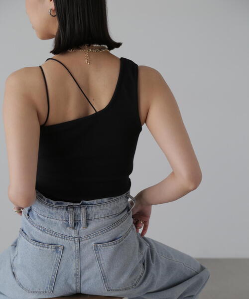 FREE'S MART（フリーズマート）の「◆ワンショルダーカップ付きテレコタンク(カップ取り外し可)（タンクトップ・レディース・ブラック/ブルー/ホワイト・FREE）」の6枚目の写真
