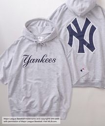MLB（メジャーリーグベースボール）の「【MAJOR LEAGUE BASEBALL/メジャーリーグベースボール】MLB 5TEAM LOGO フロントワッペン刺繍＆ビッグプリントデザイン ショートスリーブプルパーカー/フーディー（パーカー・メンズ）」