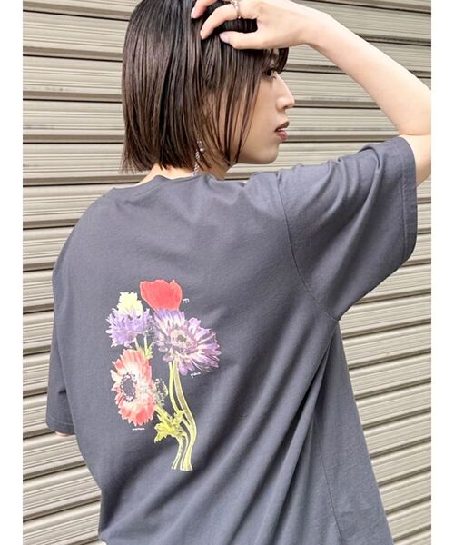 MURUA（ムルーア）の「【WEB限定】Beautiful flower Tシャツ（Tシャツ/カットソー・レディース・グレー/ブルー/ホワイト/ピンク・FREE）」の2枚目の写真