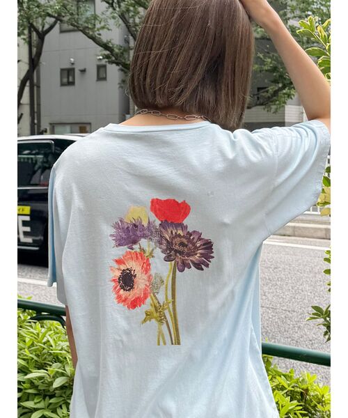 MURUA（ムルーア）の「【WEB限定】Beautiful flower Tシャツ（Tシャツ/カットソー・レディース・グレー/ブルー/ホワイト/ピンク・FREE）」の3枚目の写真