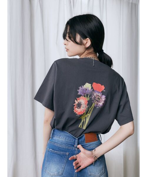MURUA（ムルーア）の「【WEB限定】Beautiful flower Tシャツ（Tシャツ/カットソー・レディース・グレー/ブルー/ホワイト/ピンク・FREE）」の11枚目の写真
