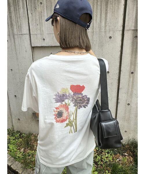 MURUA（ムルーア）の「【WEB限定】Beautiful flower Tシャツ（Tシャツ/カットソー・レディース・グレー/ブルー/ホワイト/ピンク・FREE）」の15枚目の写真