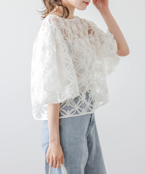 La-gemme(ラジェム)の「2way花柄シアートップス(シャツ/ブラウス・レディース・ブラック/ホワイト・フリー)」の5枚目の写真