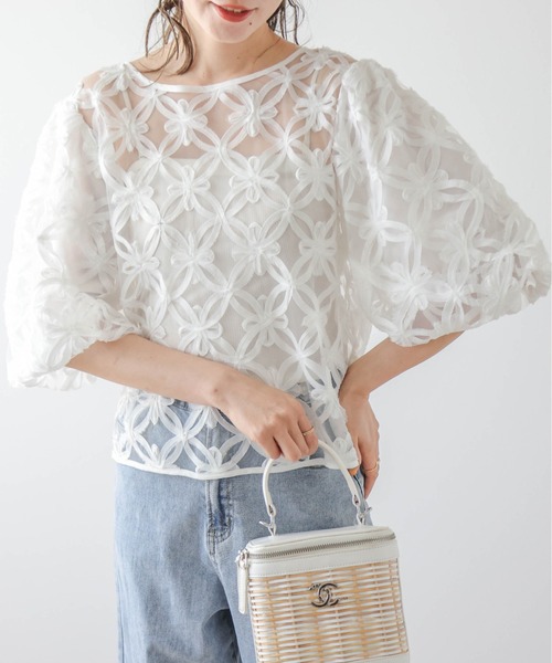 La-gemme(ラジェム)の「2way花柄シアートップス(シャツ/ブラウス・レディース・ブラック/ホワイト・フリー)」の6枚目の写真